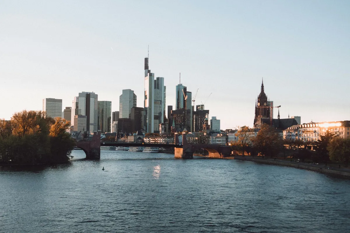 Feiertage Hessen 2026 — 10 Feiertage & beste Brückentage