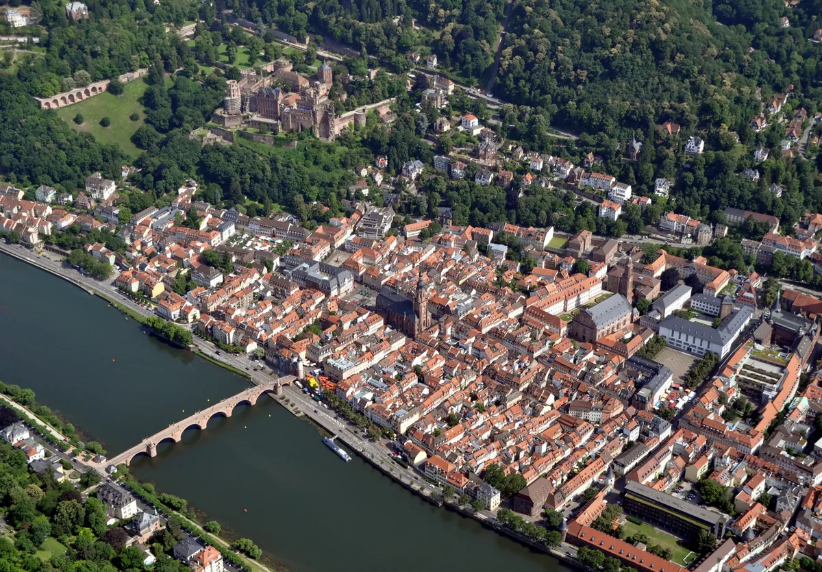 Feiertage Baden-Württemberg 2026 — 12 Feiertage & beste Brückentage